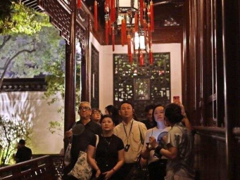 上海：江南古典园林豫园首次开放公众夜游