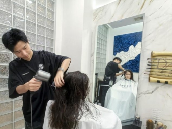 台湾青年一把剪刀邕城开创“头”等事业